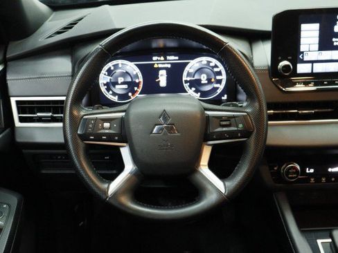Used 2024 Mitsubishi Outlander SE FWD image 25