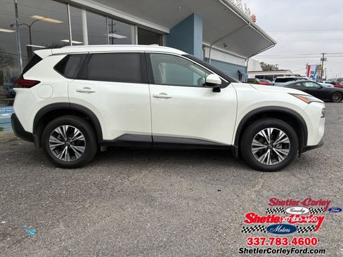 Used 2023 Nissan Rogue SV w/ SV Premium B Package image 4