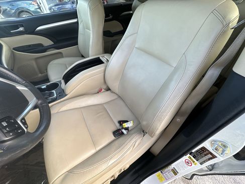 Used 2016 Toyota Highlander XLE image 13