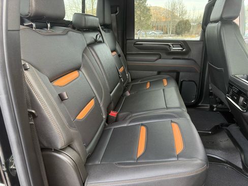 Used 2025 GMC Sierra 2500 AT4 w/ Technology Package image 12