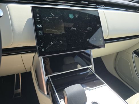 New 2025 Land Rover Range Rover SE image 35