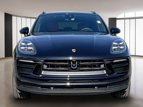 Used 2025 Porsche Macan AWD/4WD image 2