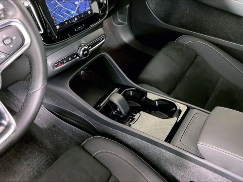 Used 2023 Volvo XC40 Recharge Ultimate w/ Protection Package Premier AWD/4WD image 17