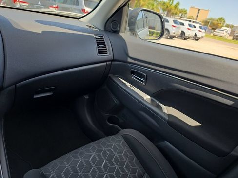 Used 2023 Mitsubishi Outlander Sport ES AWD/4WD image 9
