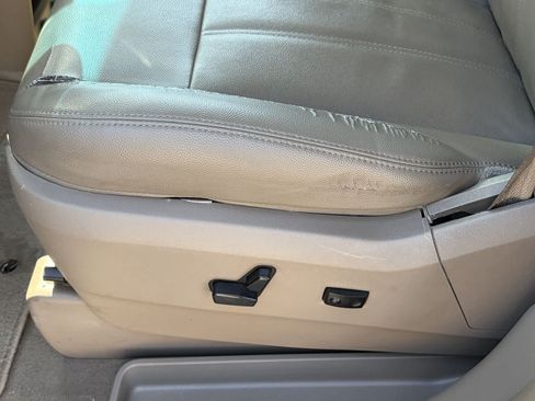 Used 2015 Chrysler Town & Country Touring w/ Driver Convenience Group FWD image 8
