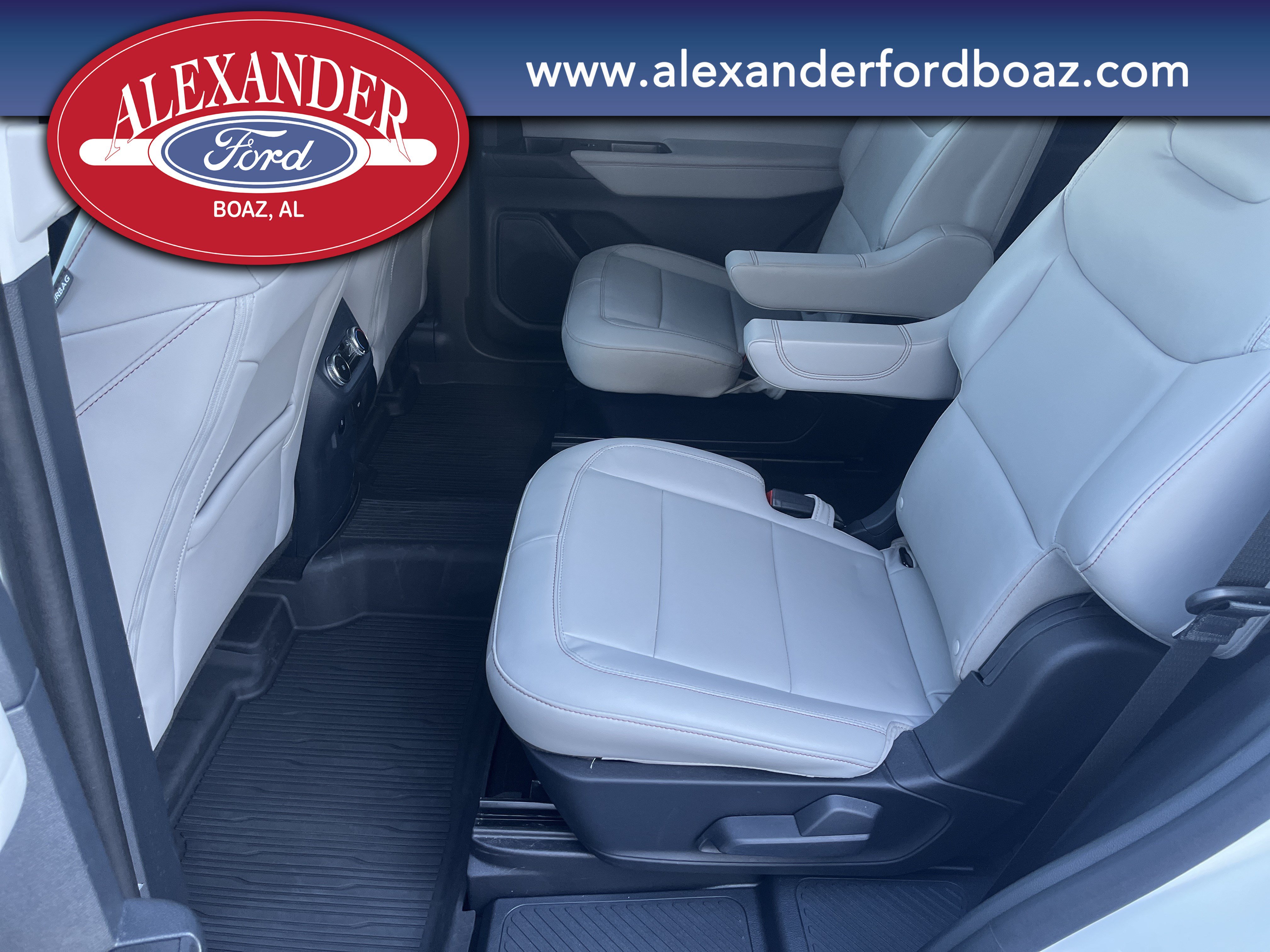 Used 2025 Ford Explorer Active w/ Active Comfort Package AWD/4WD image 12