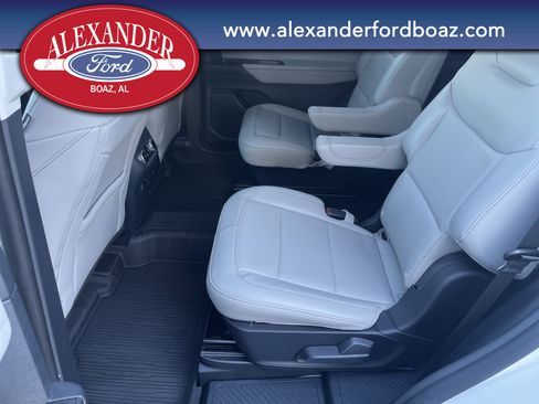 Used 2025 Ford Explorer Active w/ Active Comfort Package image 12