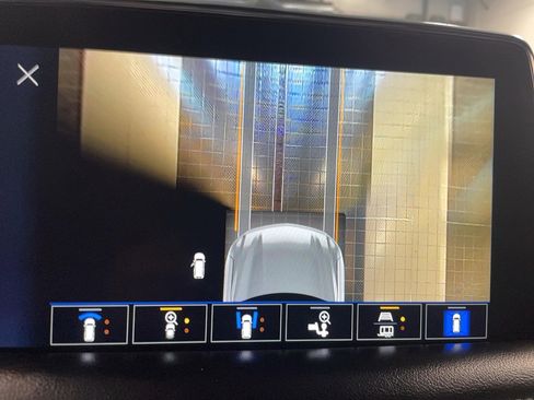 Used 2022 Chevrolet Tahoe LT w/ LT Signature Plus Package image 13