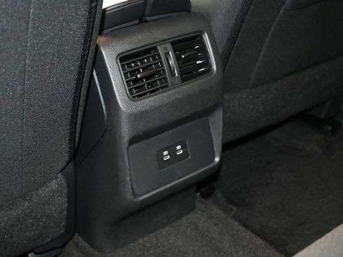 Used 2025 Nissan Rogue SV FWD image 16