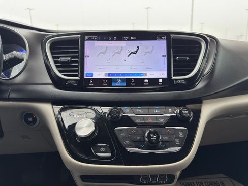 Used 2021 Chrysler Pacifica Touring-L image 23