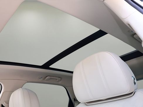 Used 2022 Bentley Bentayga AWD/4WD image 31