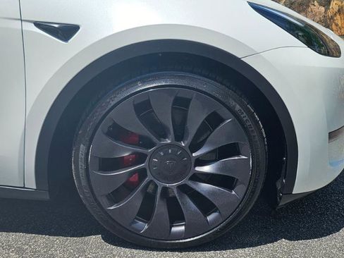 Used 2023 Tesla Model Y Performance AWD/4WD image 17