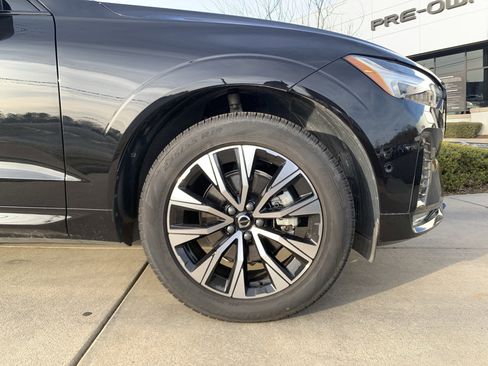 Used 2025 Volvo XC60 B5 Plus image 13