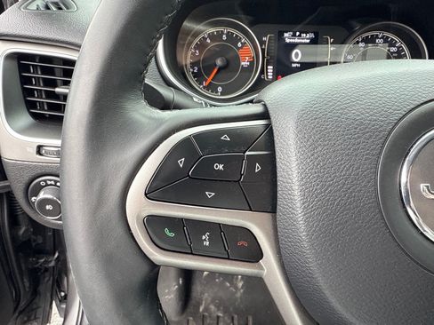 Used 2019 Jeep Cherokee Latitude Plus AWD/4WD image 31