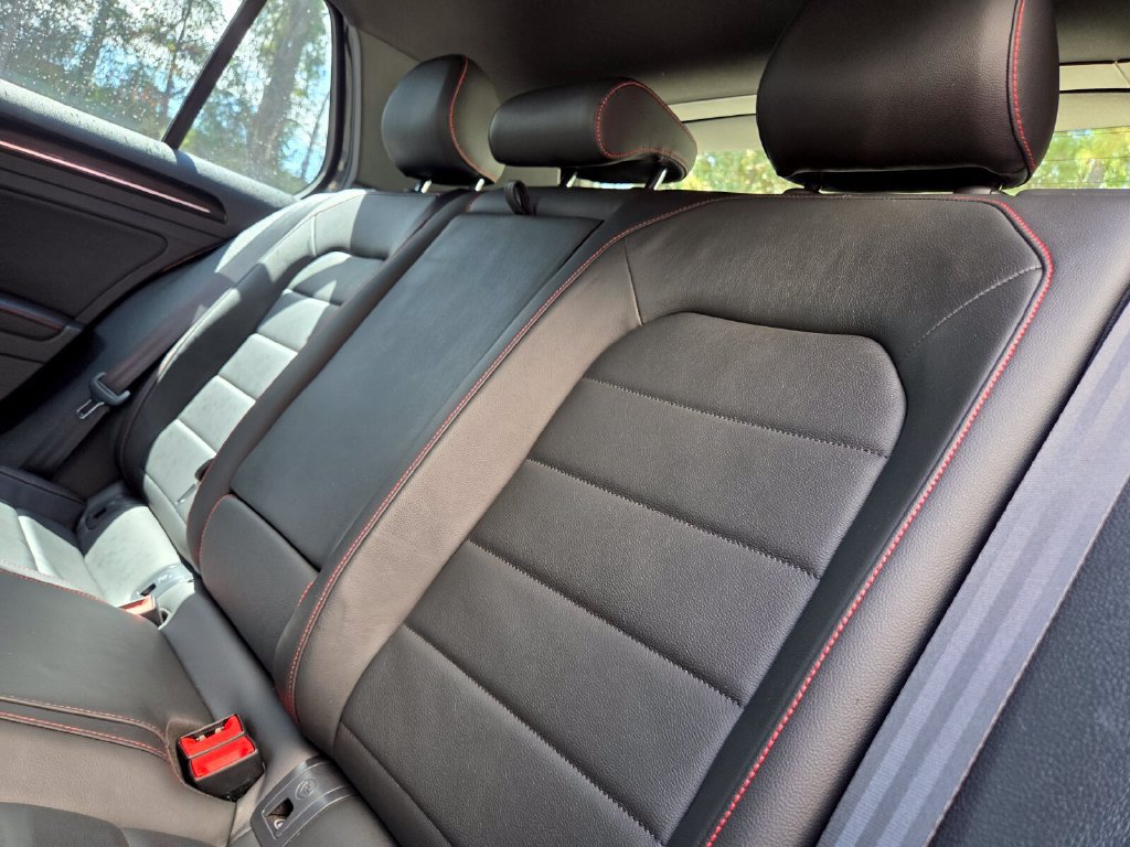 Used 2017 Volkswagen Golf 4-Door FWD image 25