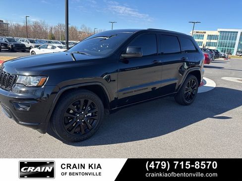 Used 2019 Jeep Grand Cherokee Altitude image 2