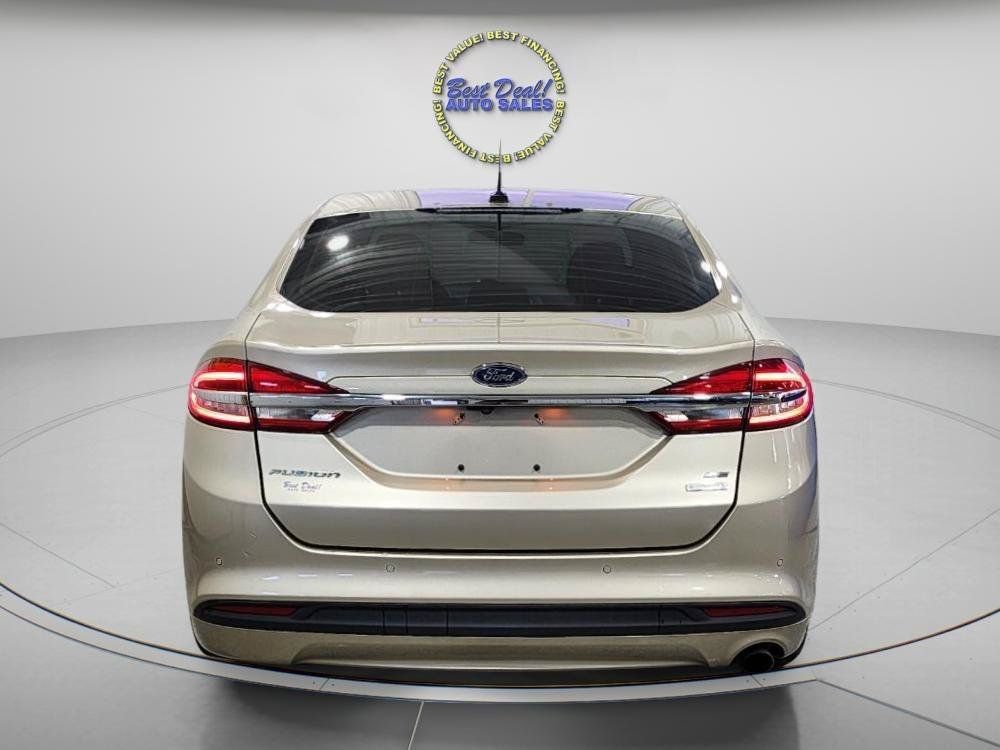 Used 2017 Ford Fusion SE w/ Fusion SE Technology Package FWD image 3