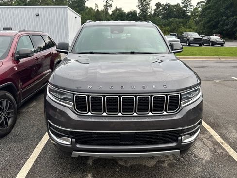 Used 2024 Jeep Wagoneer L Series II w/ Flexible Seating Group AWD/4WD image 2