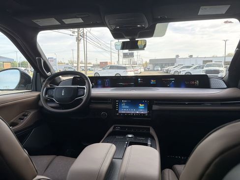 New 2025 Lincoln Navigator Black Label AWD/4WD image 10