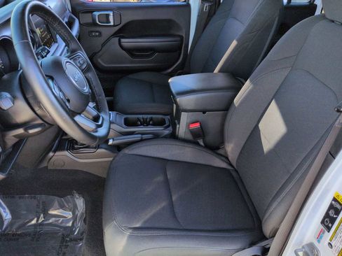 Used 2021 Jeep Wrangler Unlimited Sport image 17