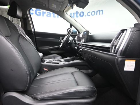 Used 2025 Kia Sorento EX AWD/4WD image 9