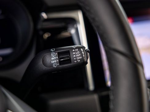 Certified 2025 Porsche Macan image 50