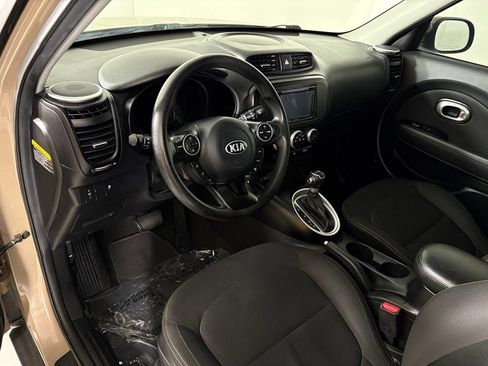 Used 2016 Kia Soul FWD image 16