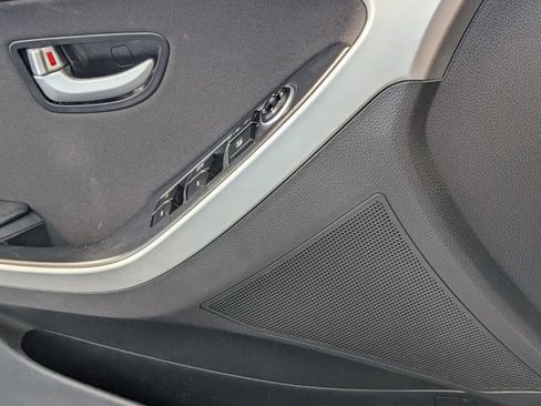 Used 2017 Hyundai Elantra GT image 24