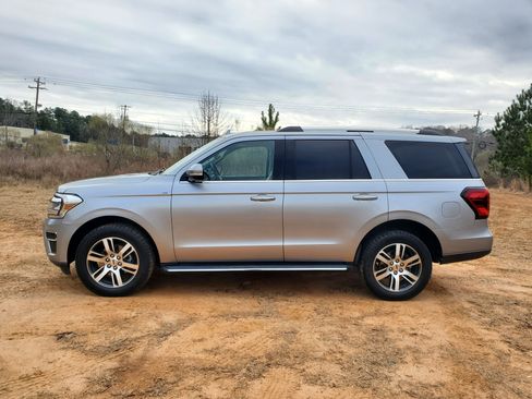Used 2022 Ford Expedition Limited image 4