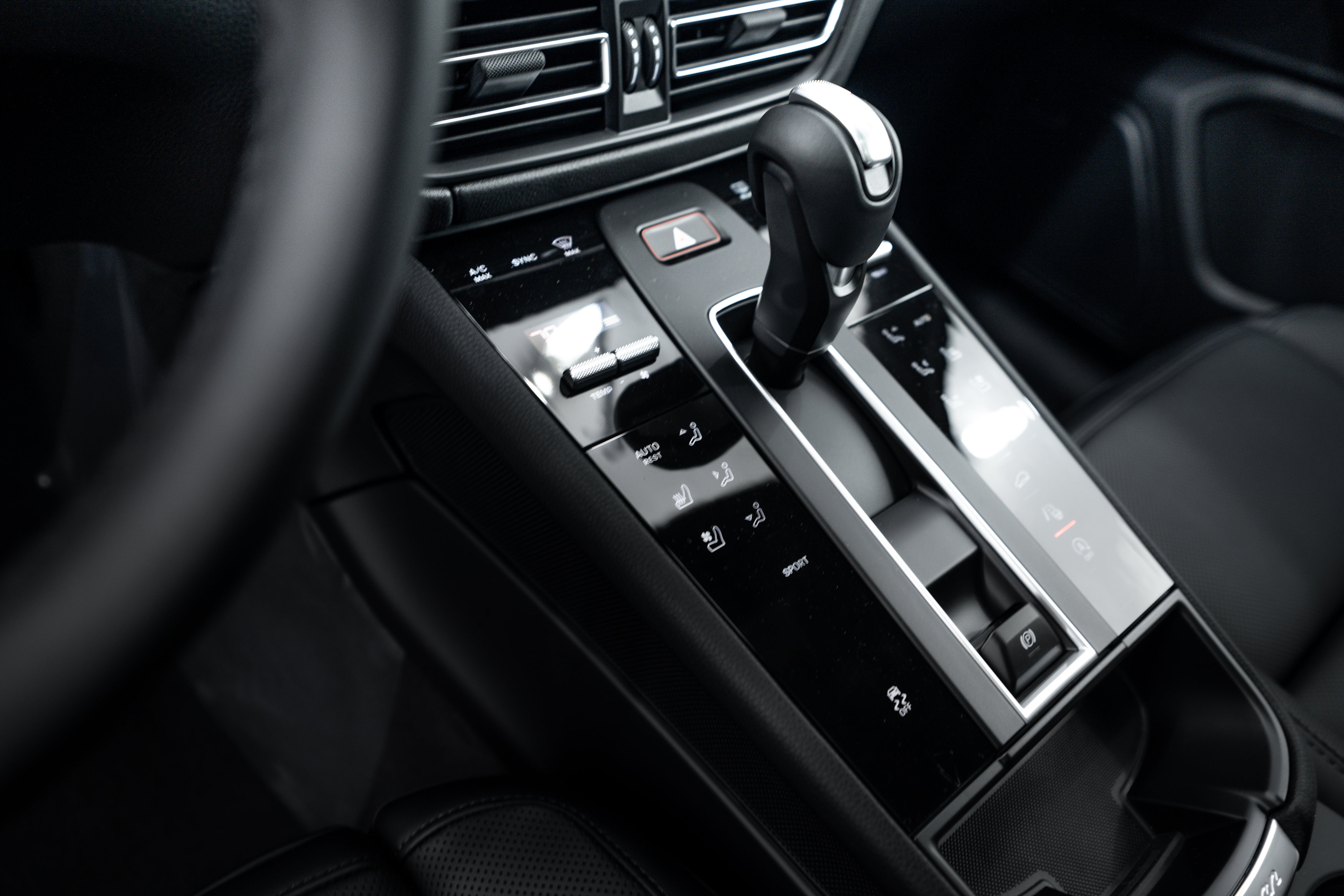 Certified 2026 Porsche Macan AWD/4WD image 13