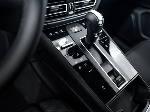 Certified 2026 Porsche Macan AWD/4WD image 13