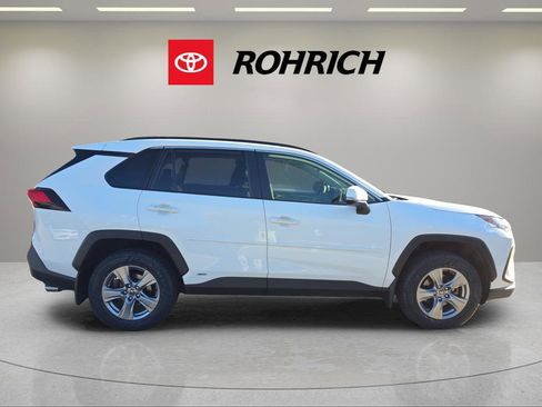 Used 2023 Toyota RAV4 XLE w/ Convenience Package image 7