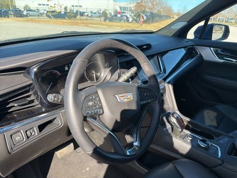 Certified 2025 Cadillac XT6 Premium Luxury image 5