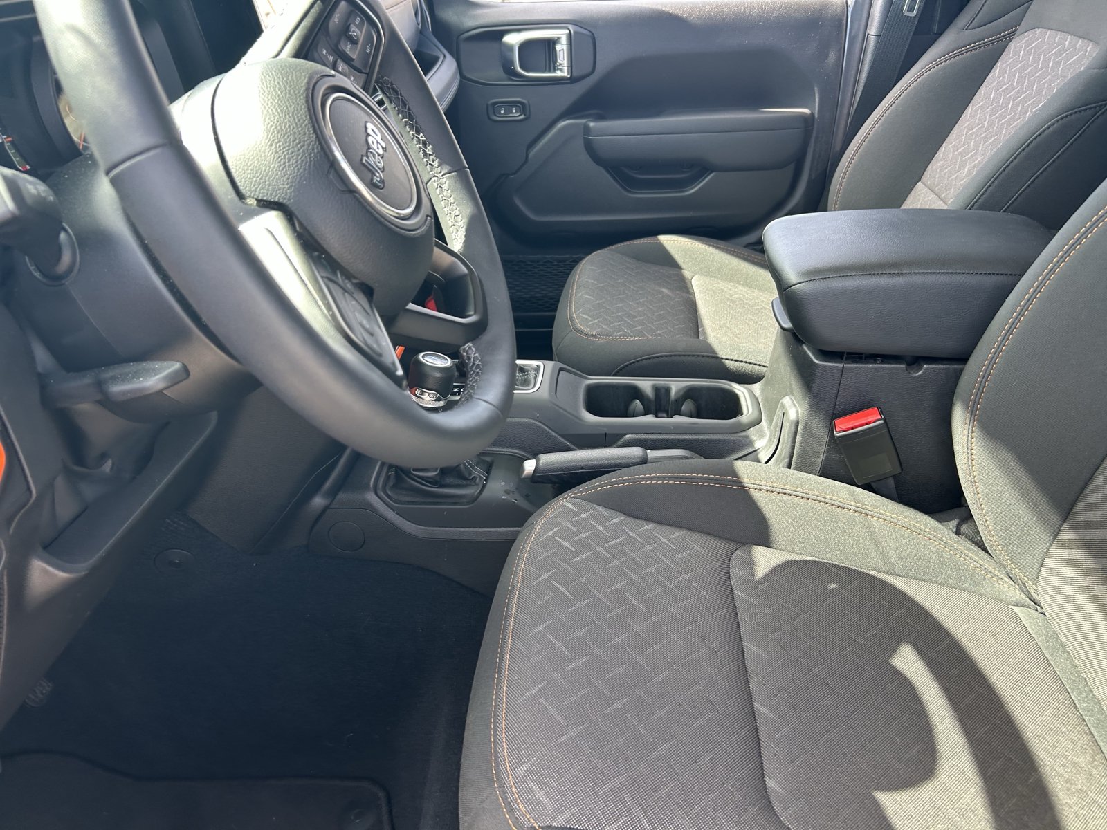 Used 2025 Jeep Gladiator Mojave w/ Convenience Group AWD/4WD image 11