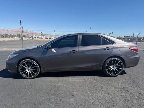 Used 2016 Toyota Camry SE image 3