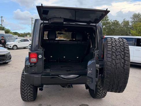 Used 2017 Jeep Wrangler Unlimited Sahara AWD/4WD image 10