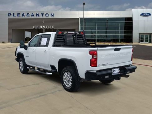 Used 2022 Chevrolet Silverado 2500 LT w/ Convenience Package AWD/4WD image 3