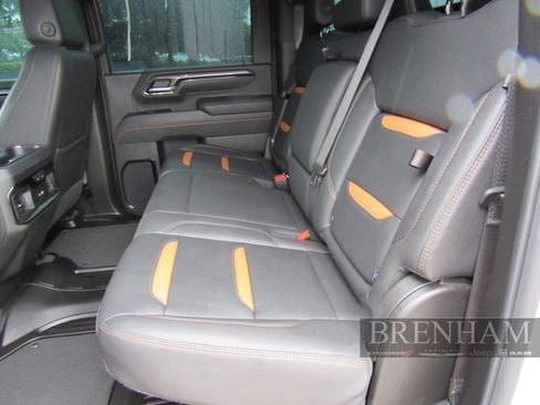 Used 2025 GMC Sierra 2500 AT4 AWD/4WD image 16