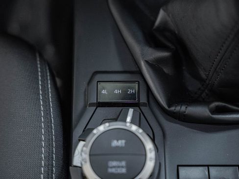 Used 2025 Toyota Tacoma TRD Sport AWD/4WD image 33