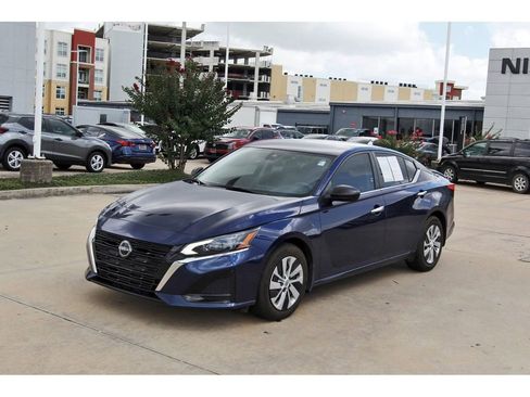 Used 2024 Nissan Altima 2.5 S FWD image 3