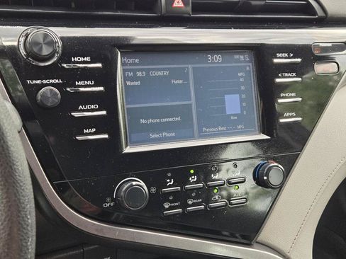 Used 2019 Toyota Camry LE FWD image 23