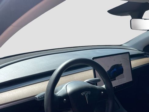 Used 2024 Tesla Model Y Long Range RWD image 9