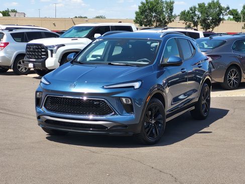 Used 2024 Buick Encore GX Sport Touring FWD image 2