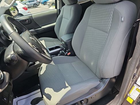 Used 2022 Toyota Tacoma SR5 AWD/4WD image 15