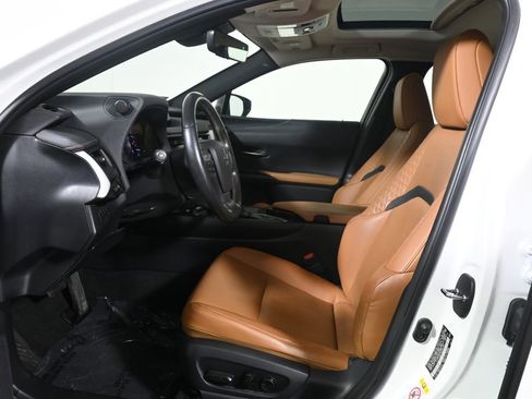 Used 2019 Lexus UX 200 w/ Premium Package FWD image 3