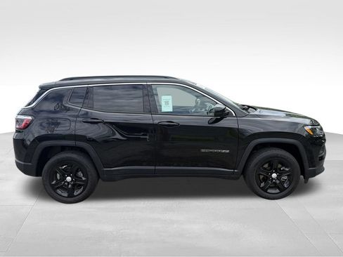 Used 2023 Jeep Compass Latitude w/ Convenience Group AWD/4WD image 8