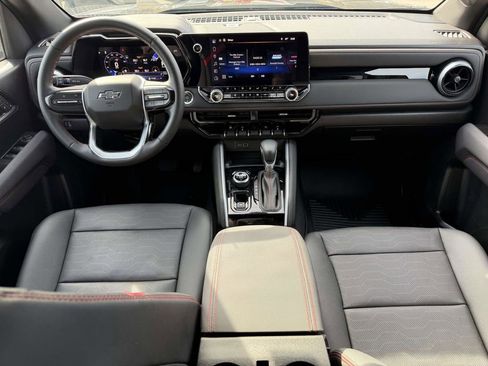 Used 2025 Chevrolet Colorado Z71 w/ Technology Package image 3