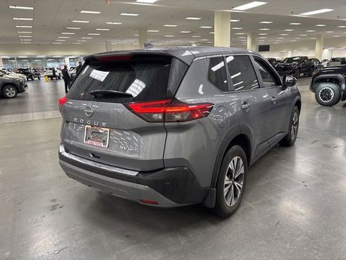 Used 2023 Nissan Rogue SV image 7