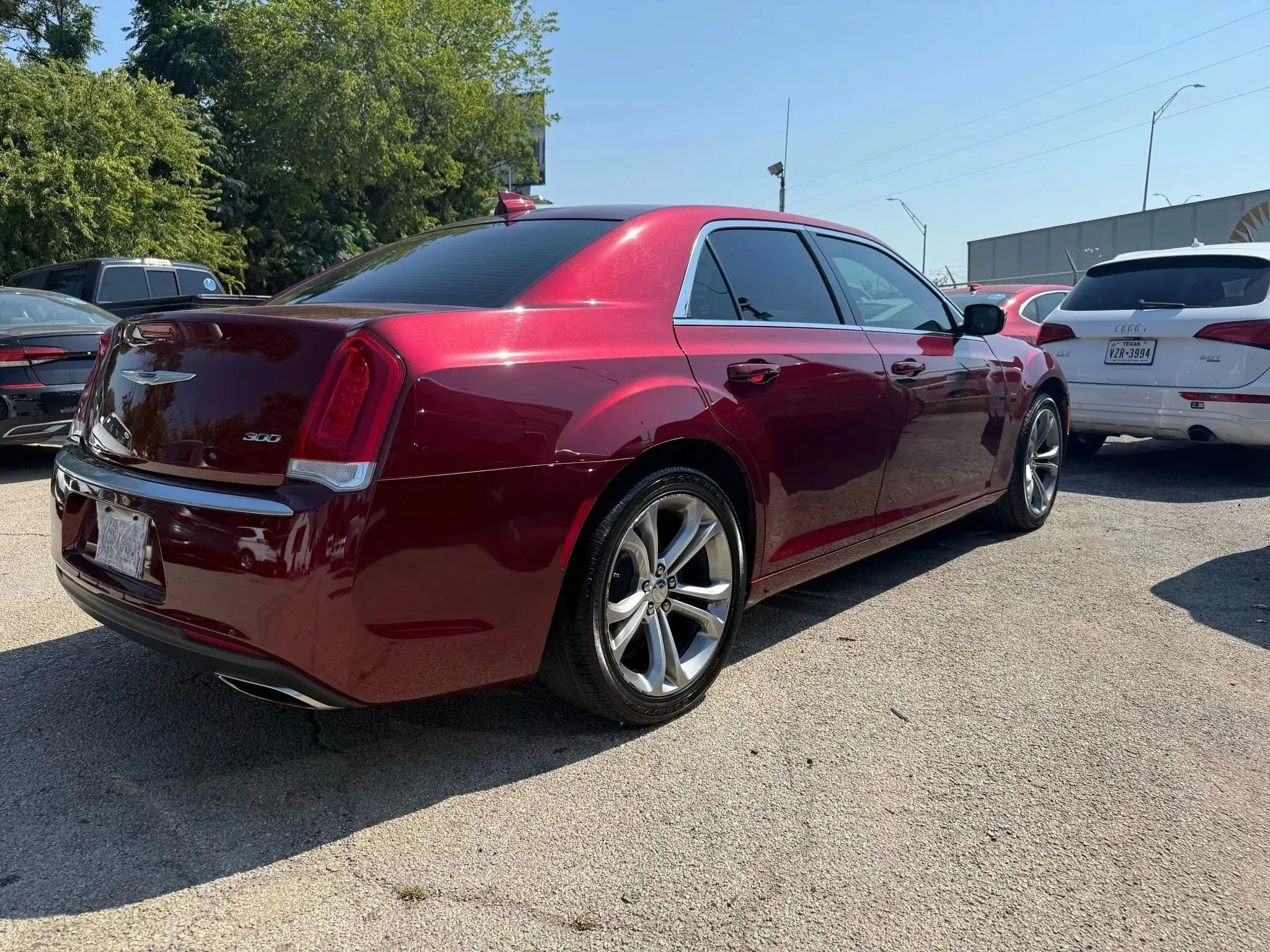 Used 2020 Chrysler 300 Touring w/ Chrome Appearance Package RWD image 4