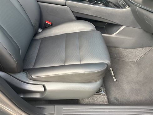 Used 2026 Nissan Rogue SV w/ SV Premium Package image 13